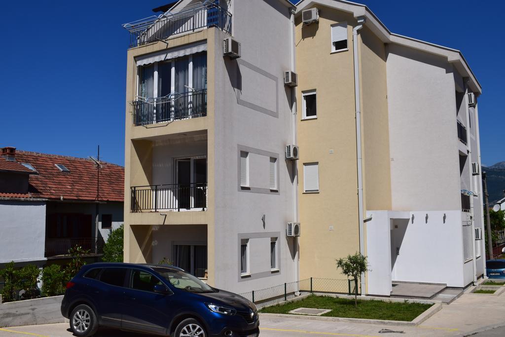 Apartment Fini 티바트 외부 사진